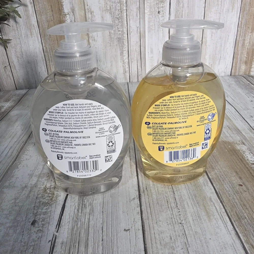 Softsoap Holiday Hand Soap 2 Pack Holiday Cookie Coco Ginger Snowman Elf 7.5oz